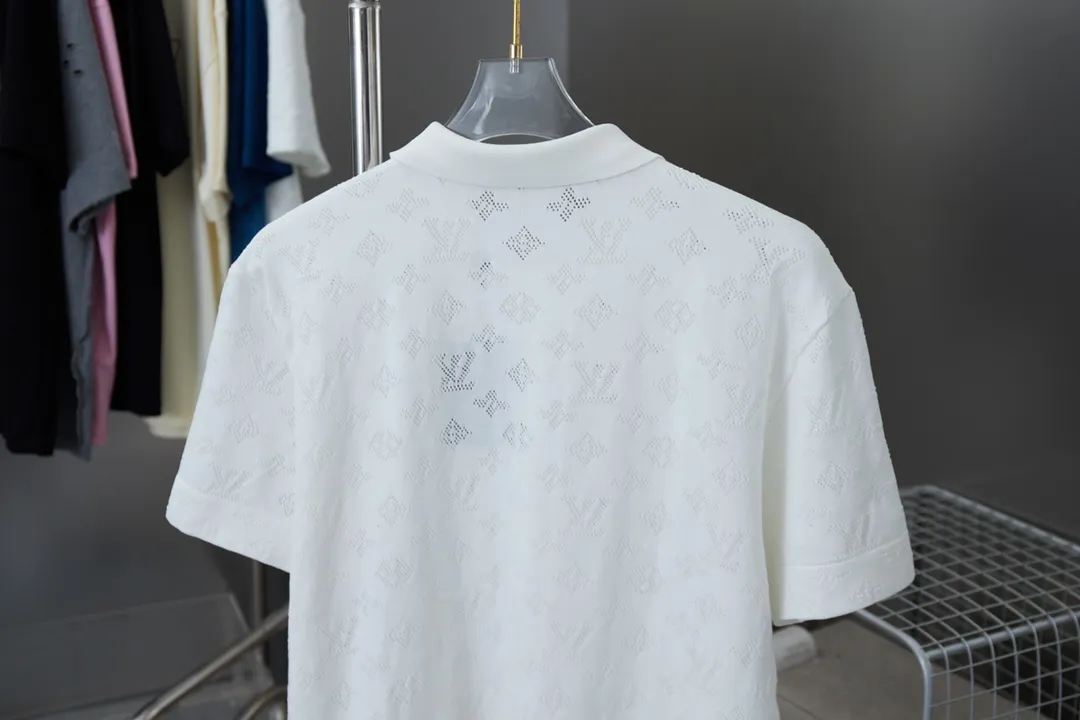 🅿️240 high-quality LV Louis 2025 spring and summer new, hollow jacquard knitted cardigan, the fabric is made of 150D/48F polyester special-shaped optical long fiber thread ➕40 count double-ply ring-spun pure cotton yarn, woven with a 24-needle cylindrical jacquard loom imported from Italy, the upper body is more textured S M L XL
